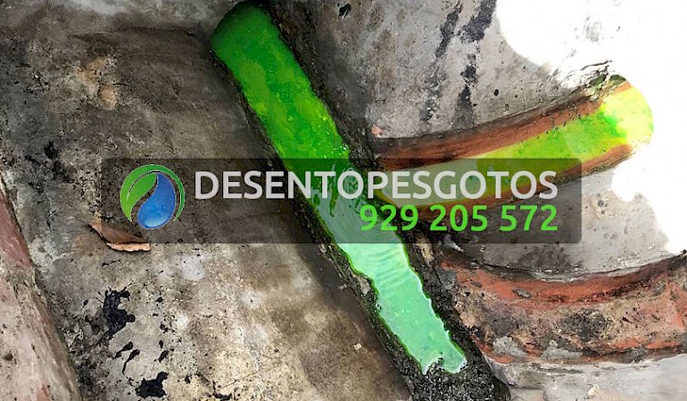 Non-invasive water leak detection with chemical tracing dye